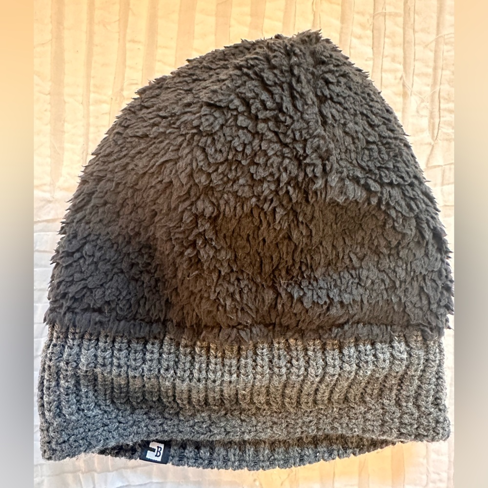 Gray Knit fleece lined Beanie. Excellent
Condition. - Picture 3 of 3